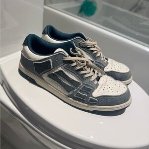 Stylish Gray and White Men's Sneakers